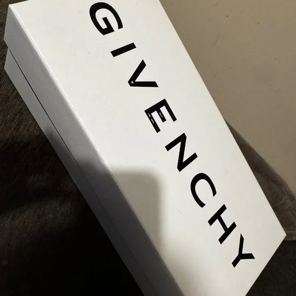 Givenchy slide - Picture 2 of 2